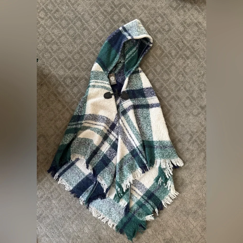 NWT Women’s Vince Camuto Plaid Hooded Poncho w/ Fringe Shawl One Size Open Knit